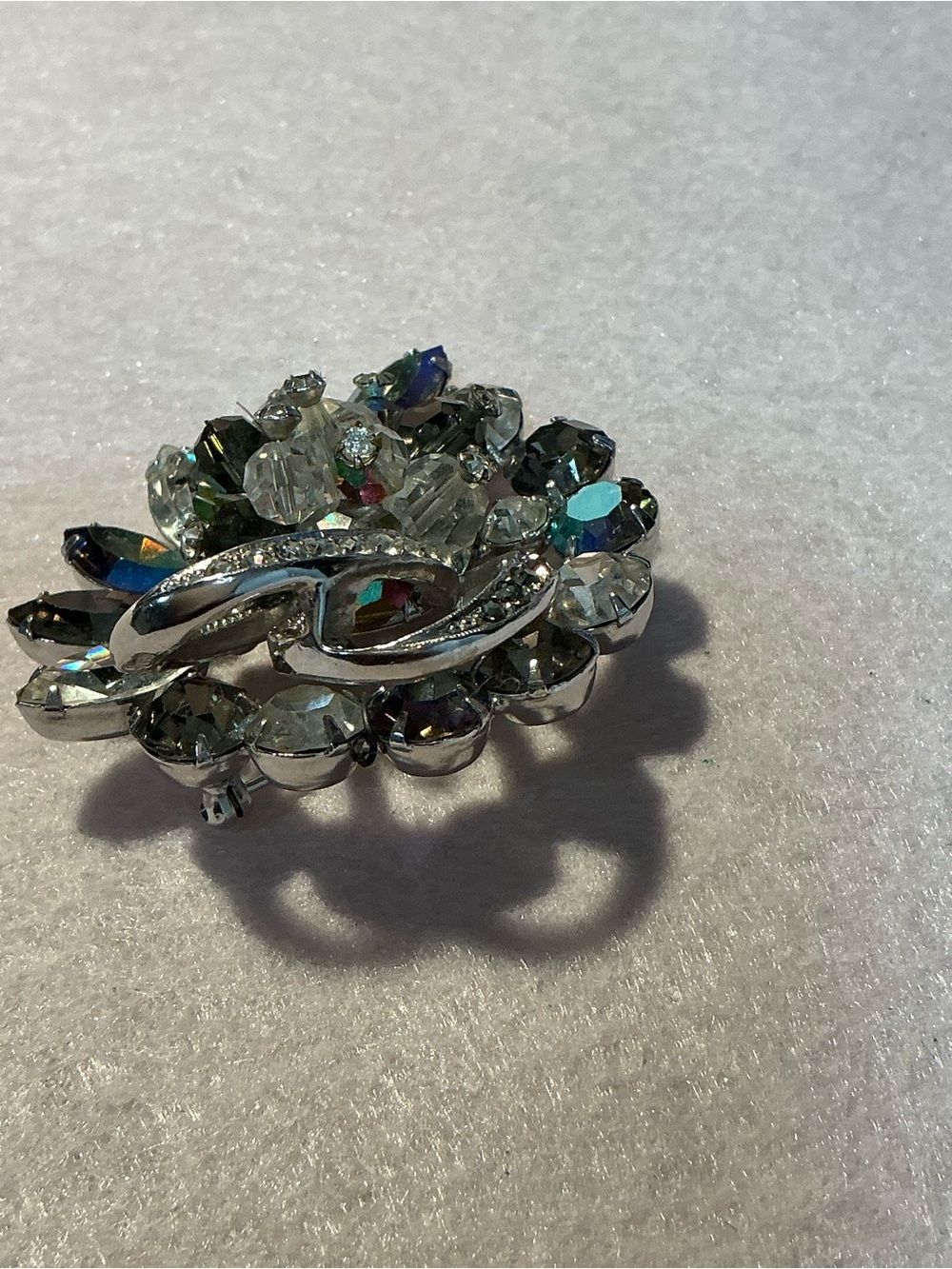 2262 -Mid-Century 1970-1980 Avon Aurora Borealis and Clear Crystal Floral Brooch - Picture 5 of 16